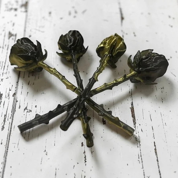 Handcrafted Multicolor Gold-Black Skull Rose (Price for 1) - Picture 9 of 16